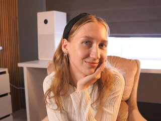 AvaRedgate naked