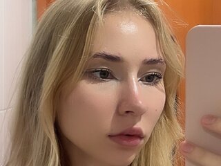 EmiliaWin livejasmin